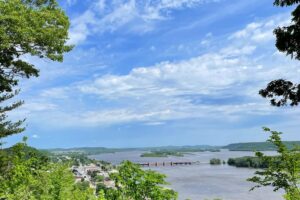 The Mississippi River & 16 Great Stops in Bellevue